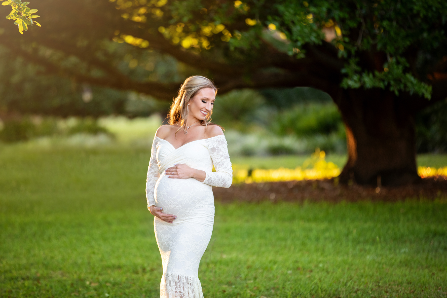 Beautiful outdoor maternity photos