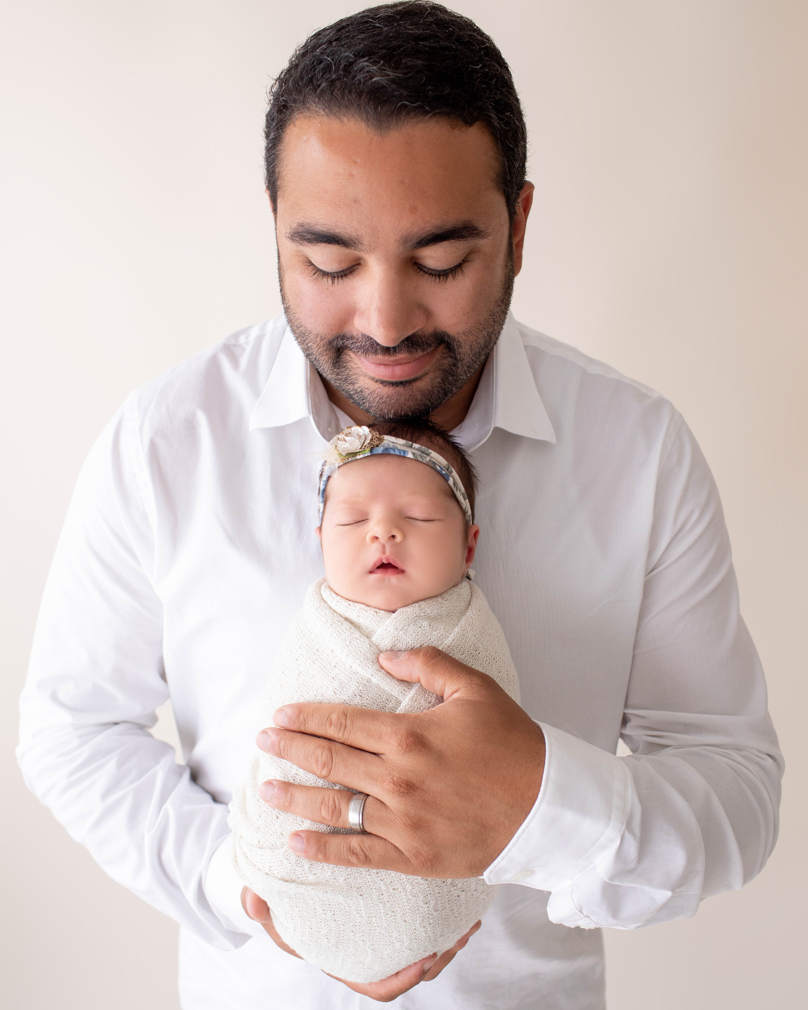 Newborn Photos With Siblings: Baby Nora - Andrea Sollenberger Photography