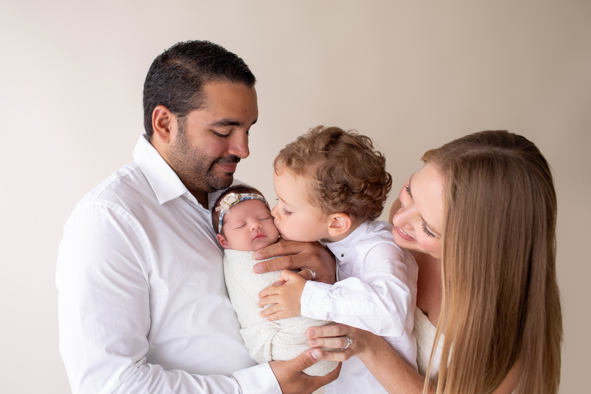 Newborn Photos With Siblings: Baby Nora - Andrea Sollenberger Photography