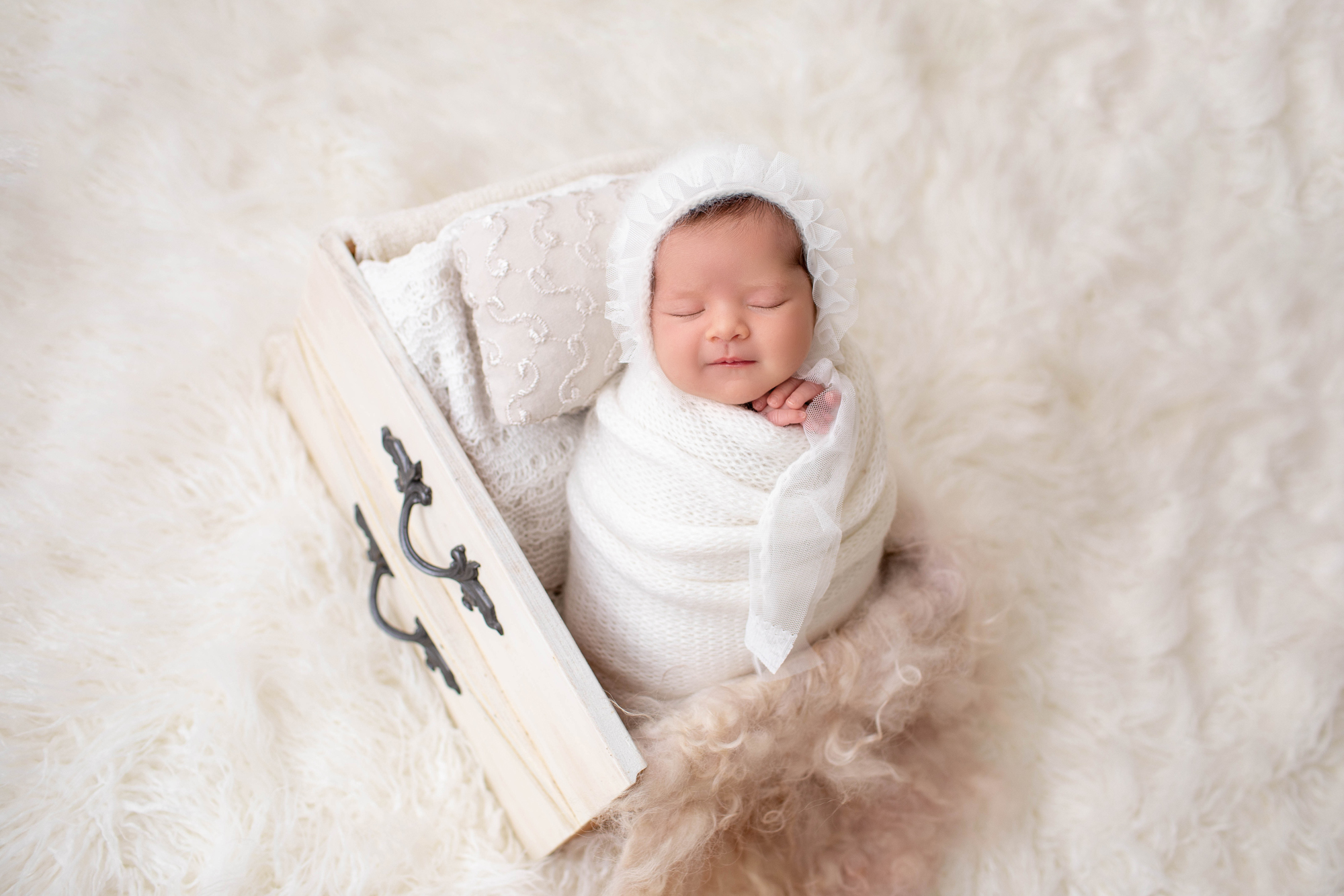 Newborn Photos With Siblings: Baby Nora - Andrea Sollenberger Photography