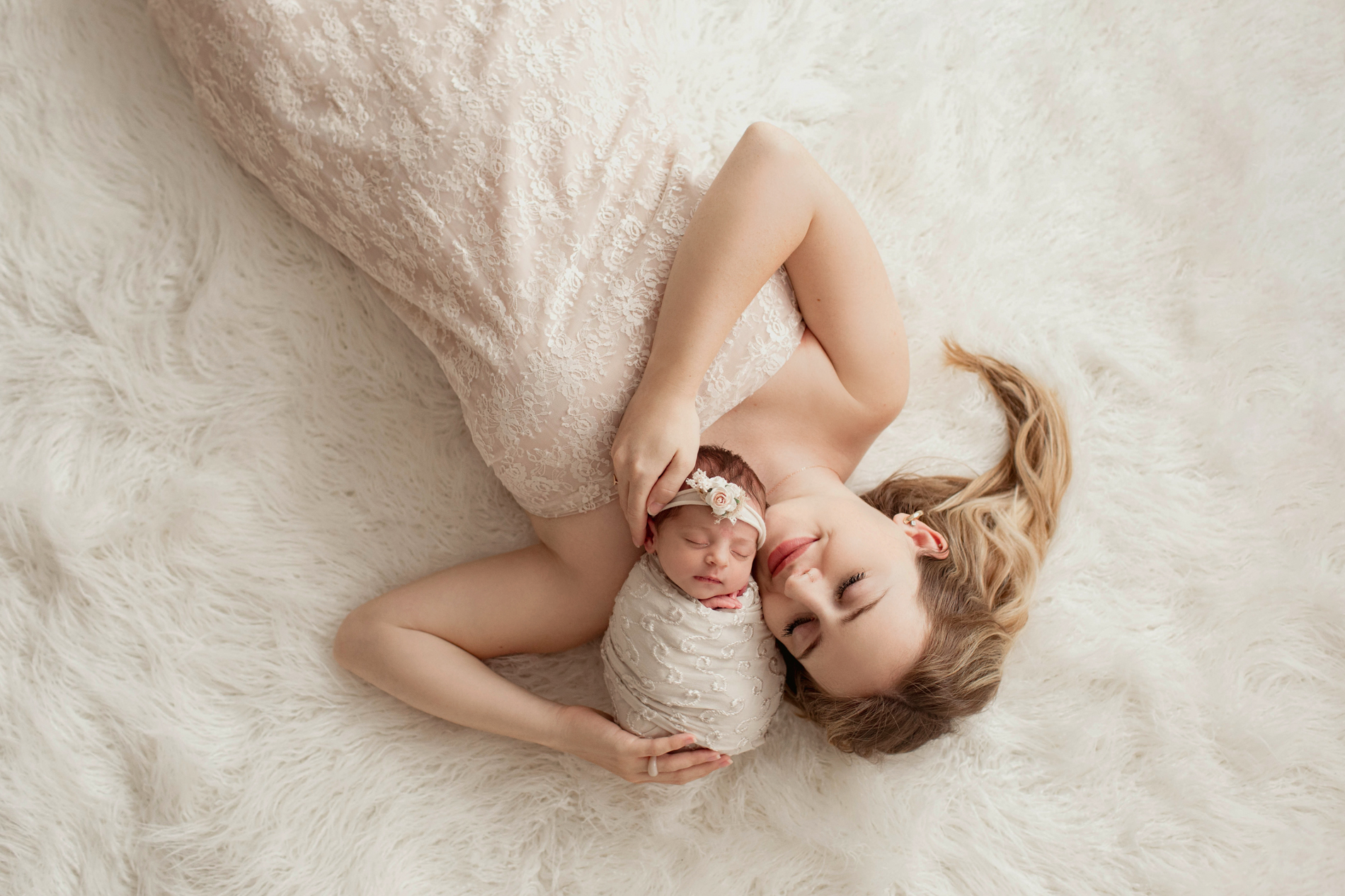 Newborn photography and what to wear postpartum - MichelleLindsay