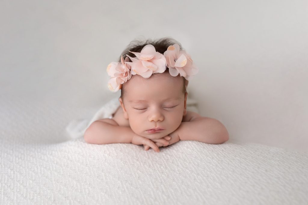 Creative Newborn Baby Girl Photos with Headbands